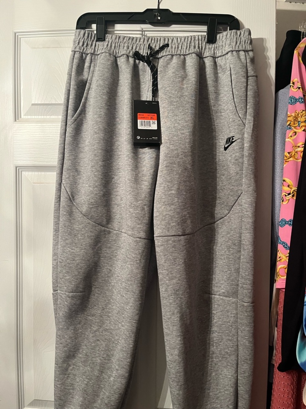 XL Gray Nike Tech Set - Picture 4 of 5